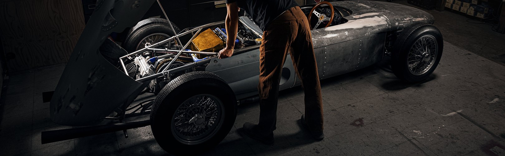 Какое масло заливать в домкрат: характеристики и виды