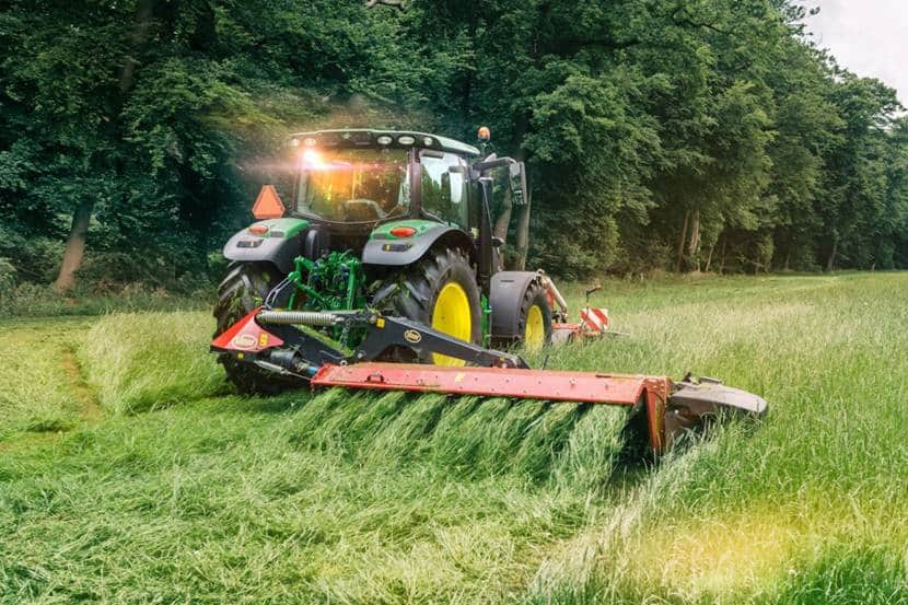 Покос травы трактором: как происходит и как выбрать трактор