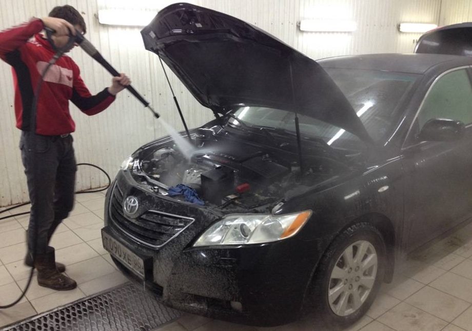 Надо ли мыть двигатель автомобиля и как правильно это делать
