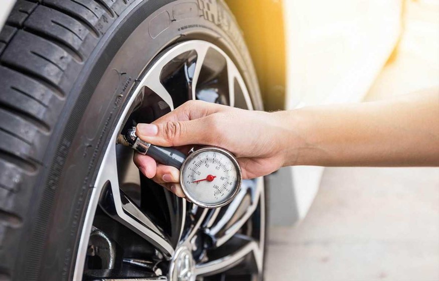 Как проверить давление в шинах